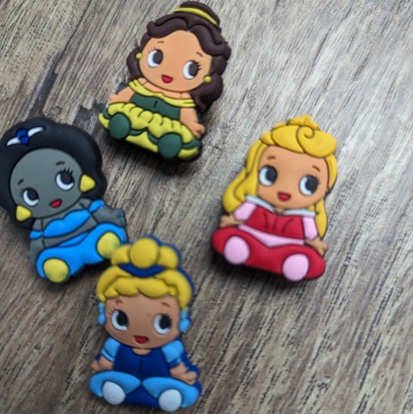 Set of 4 Disney Princess croc charms - Picture 2 of 2